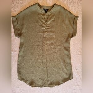 RACHEL Rachel Roy Green Short Sleeve V Neck Blouse W/ Pleat and Rolled Sleeves S